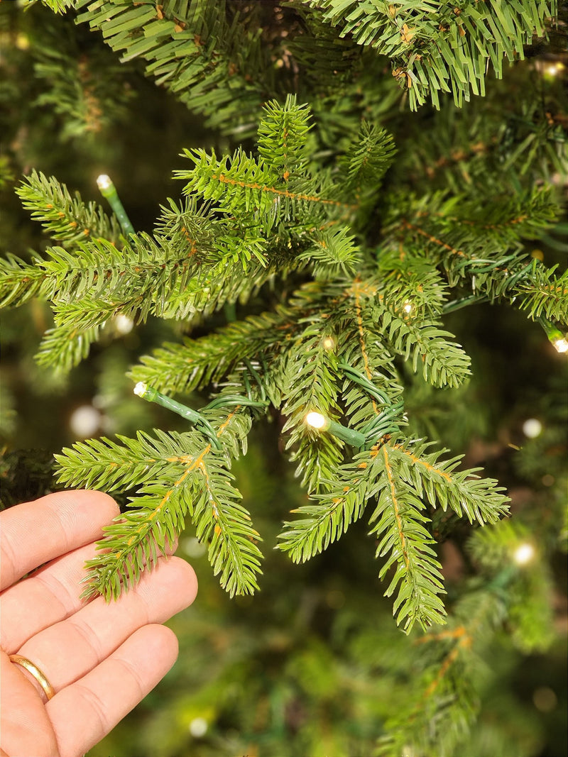 ÁRVORE REALISTA PINHEIRO AUSTRAL 2,10CM 450 LEDS WARM 801 GALHOS BIVOLT