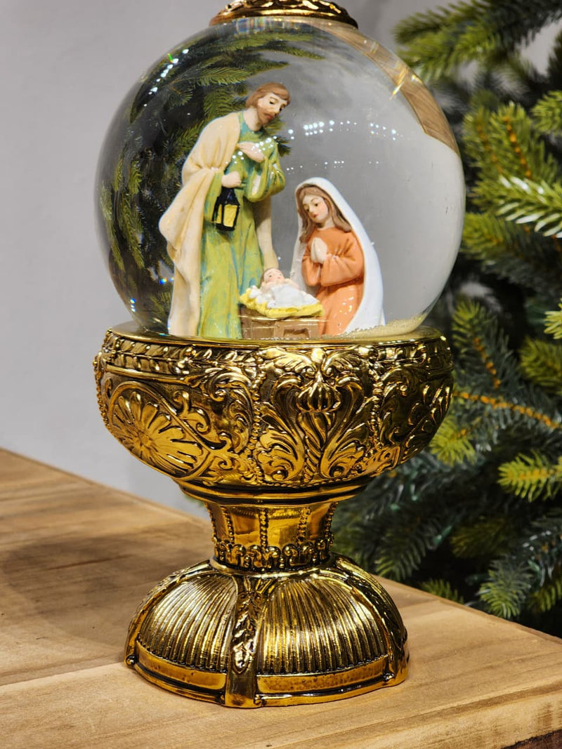 GLOBO DE NEVE COM SAGRADA FAMÍLIA DOURADO LUZ E MOVIMENTO 26,5CM