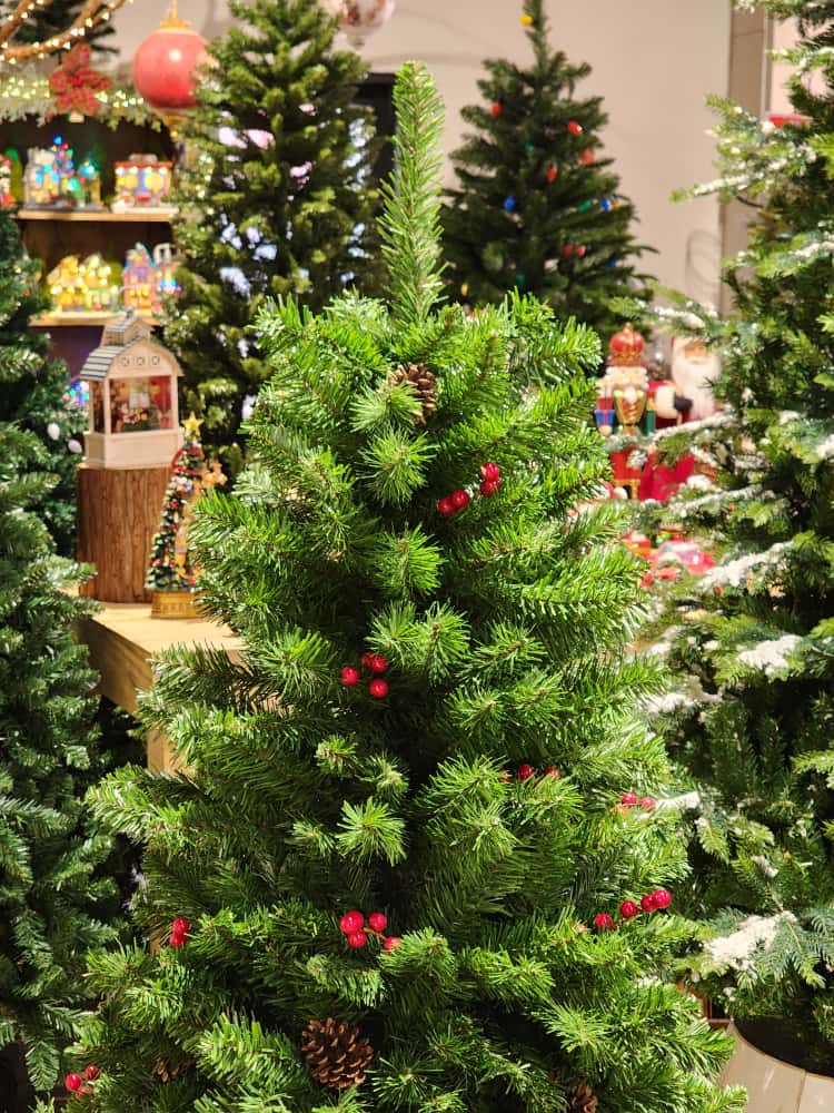 ÁRVORE PINHEIRO BERRY E PINHA 530 GALHOS 1,50CM