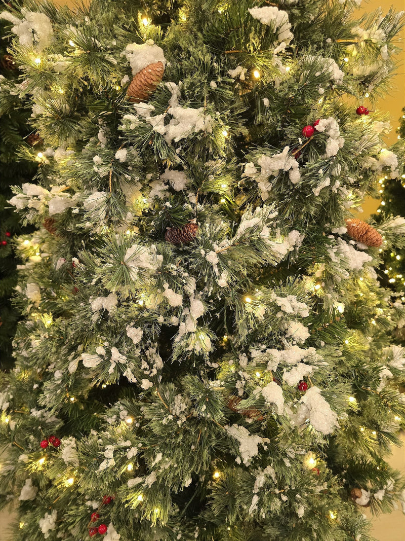 ÁRVORE PINHEIRO NEVADO REALISTA NORUEGA 1077 GALHOS COM 350 LEDS WARM 2,10CM
